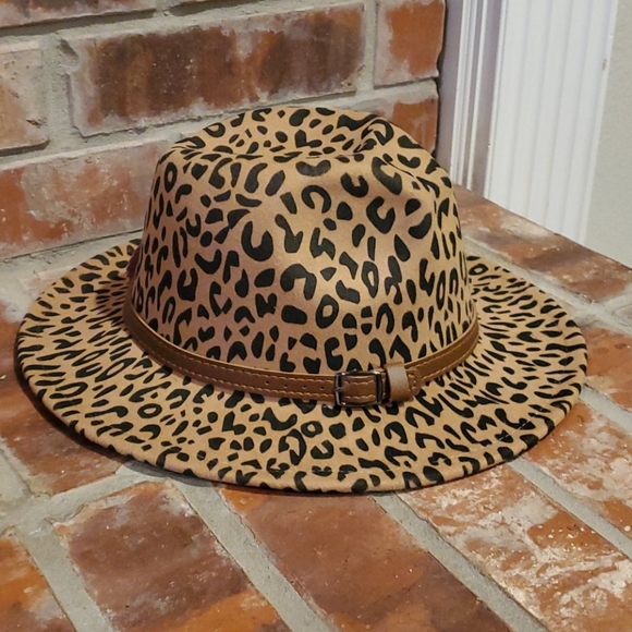 Leopard print hat - Picture 2 of 2